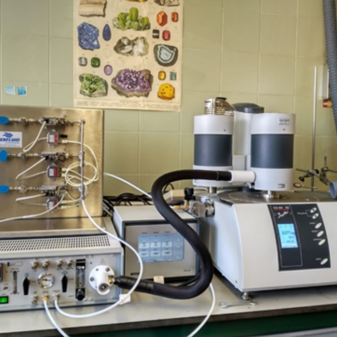 Equipo TG-DSC  Netzsch Mod 449 s3 Júpiter - Grupo de Procesos Químicos Avanzados - Instituto de Carboquímica